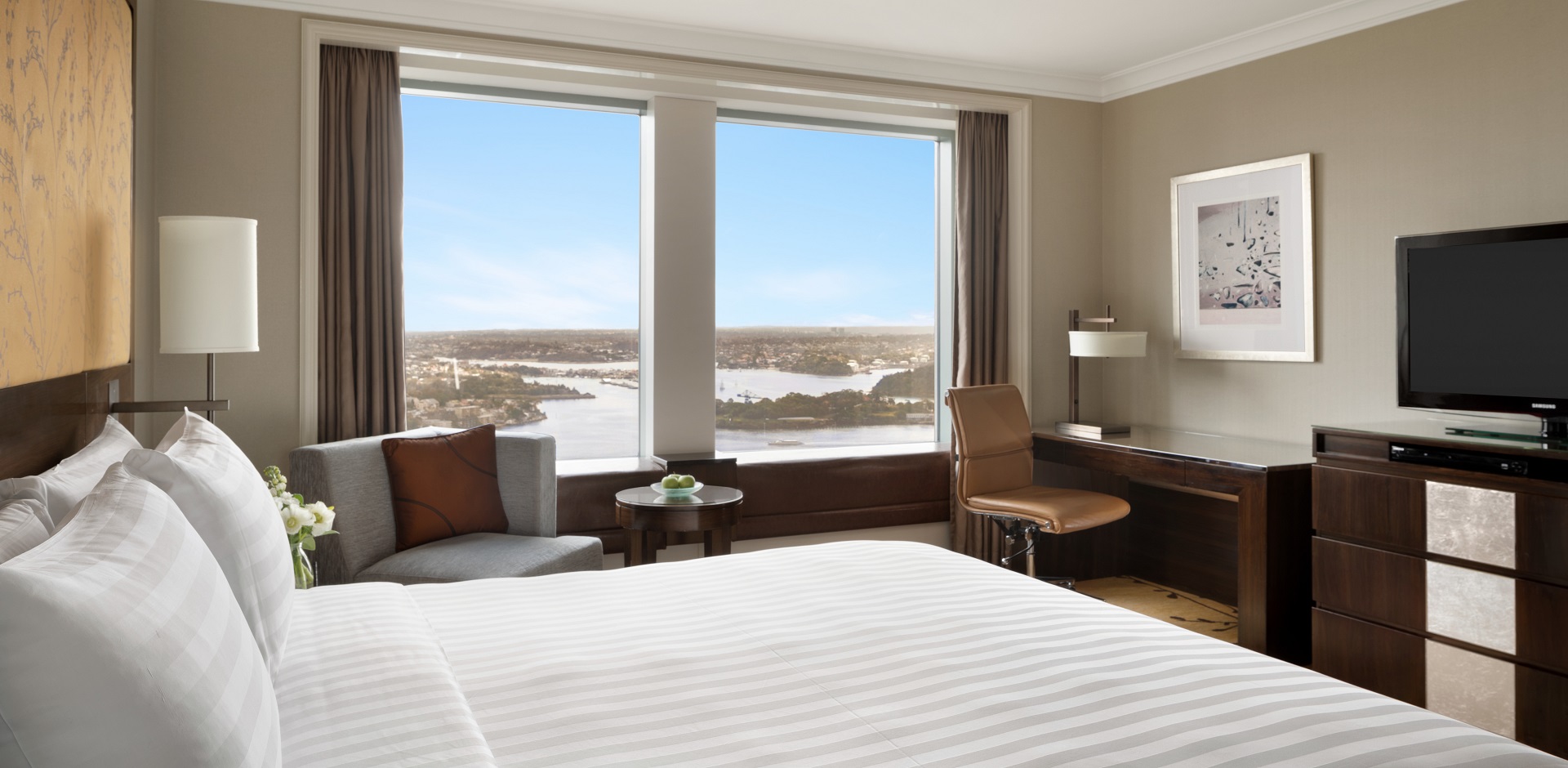Executive Darling Harbour Room Image Shangri La Hotel Sydney executive-darling-harbour-room-image-shangri-la-hotel-sydney